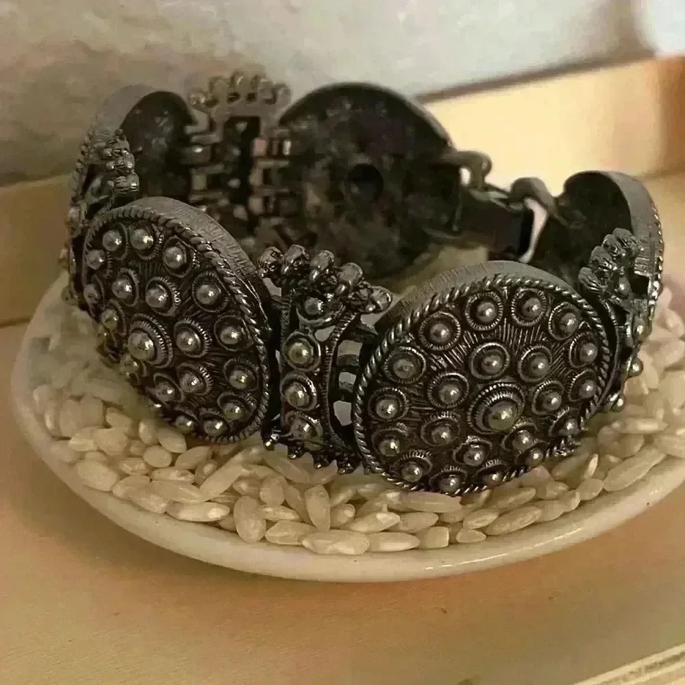 Rare gladiator game of thrones medieval style bracelet with clasp medallion